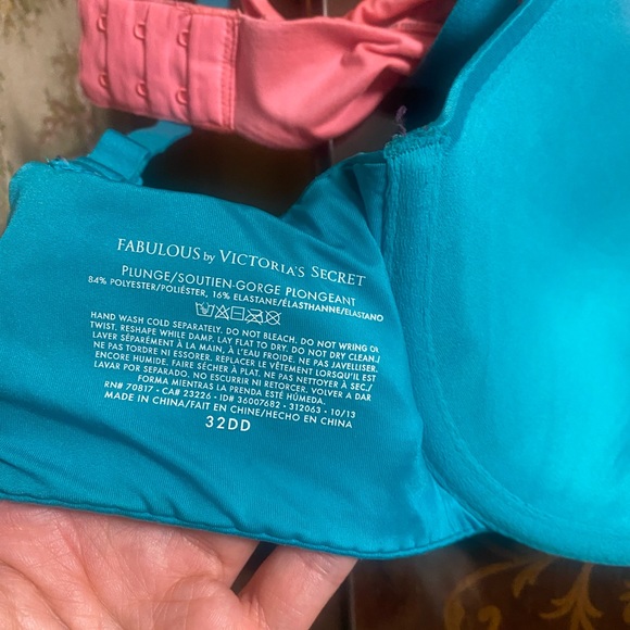 3 BRAS Barely worn, VICTORIA SECRET32-DD - Picture 8 of 11